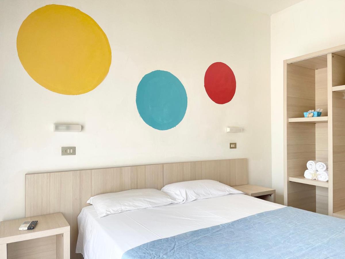 Hotel Orlov Rimini Buitenkant foto