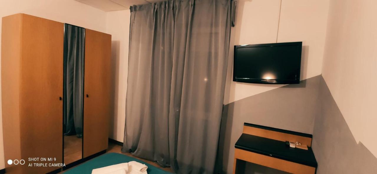 Hotel Orlov Rimini Buitenkant foto