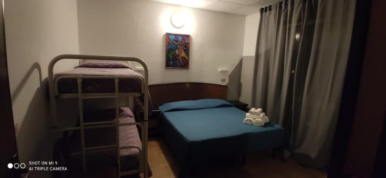 Hotel Orlov Rimini Buitenkant foto