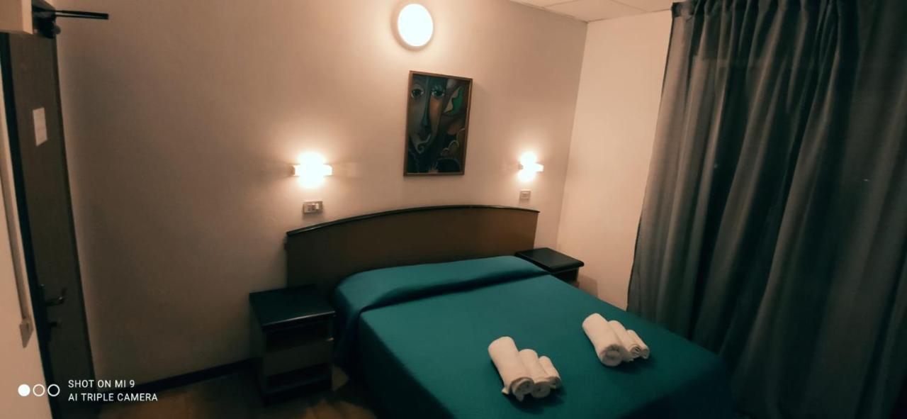 Hotel Orlov Rimini Buitenkant foto