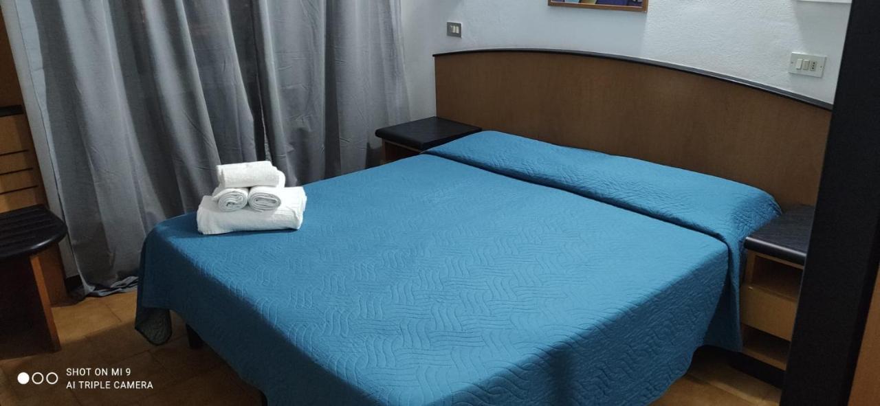 Hotel Orlov Rimini Buitenkant foto