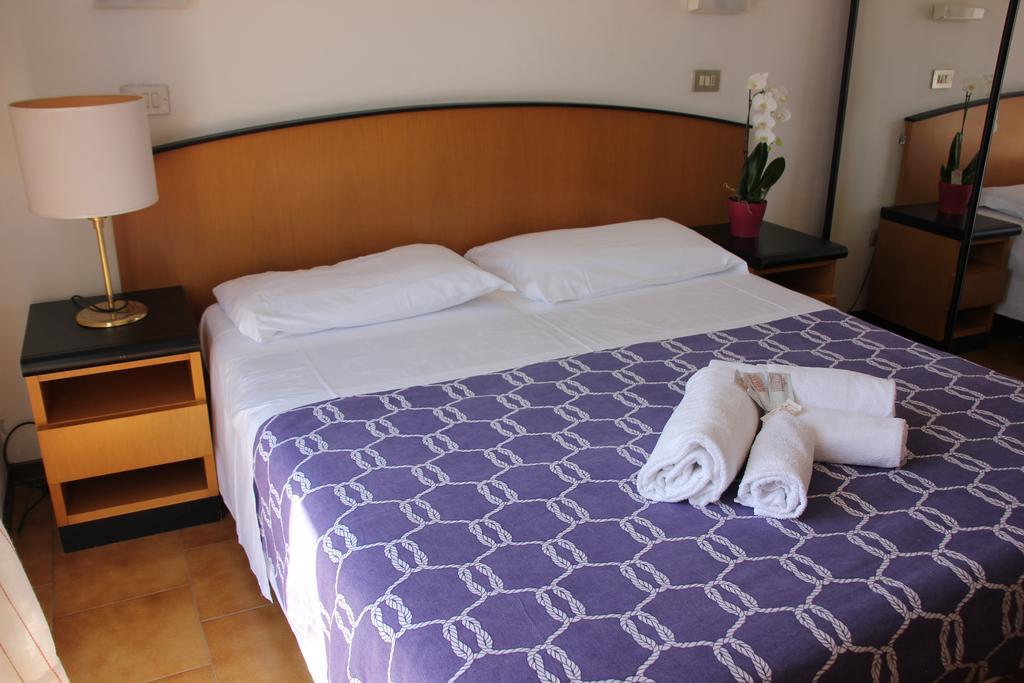 Hotel Orlov Rimini Buitenkant foto