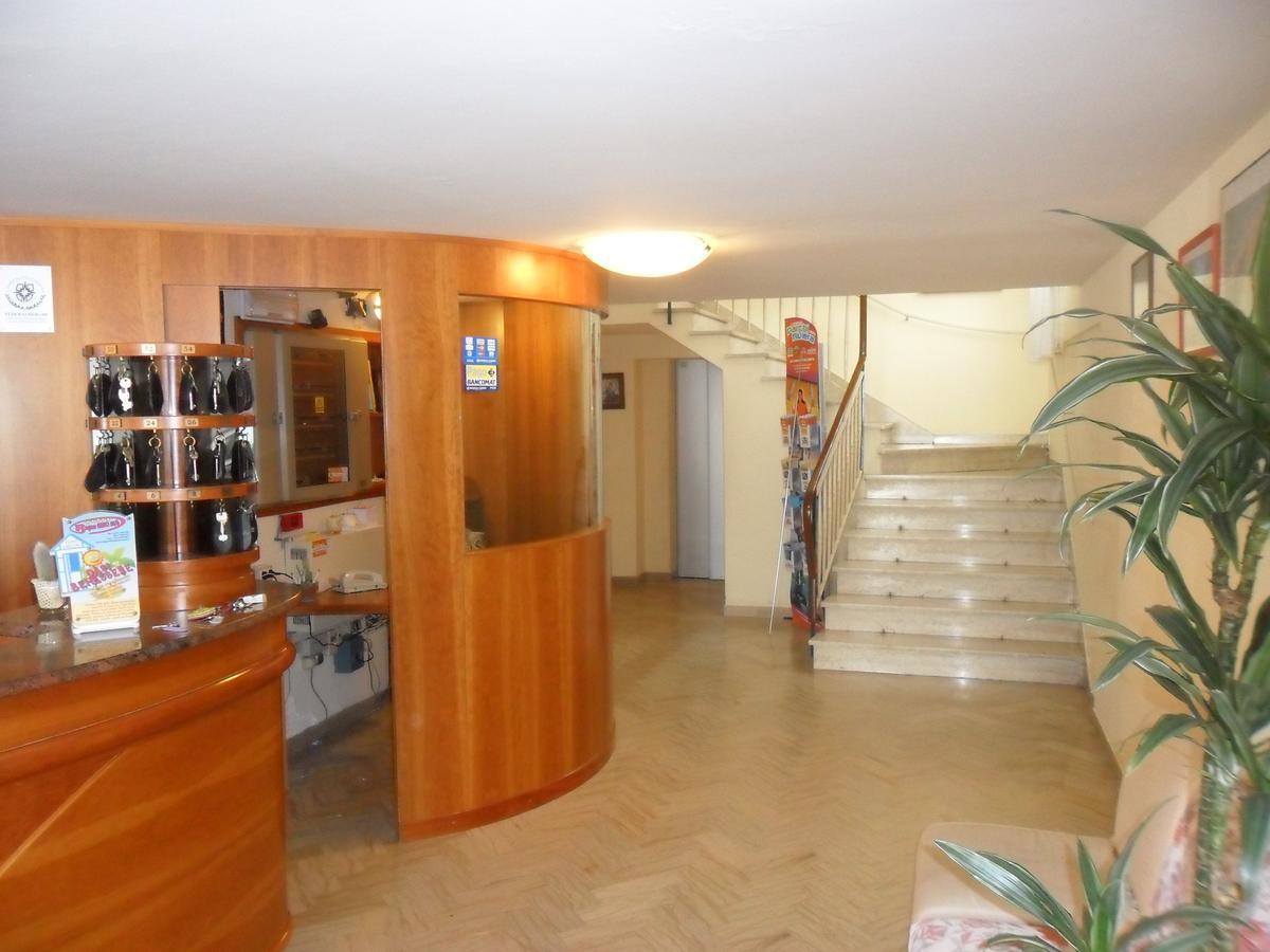 Hotel Orlov Rimini Buitenkant foto