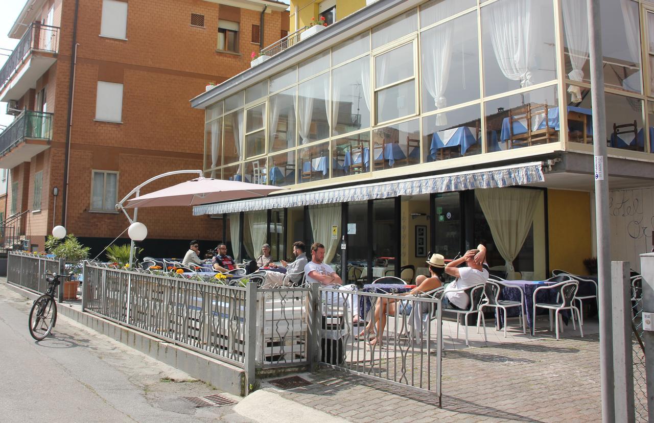 Hotel Orlov Rimini Buitenkant foto